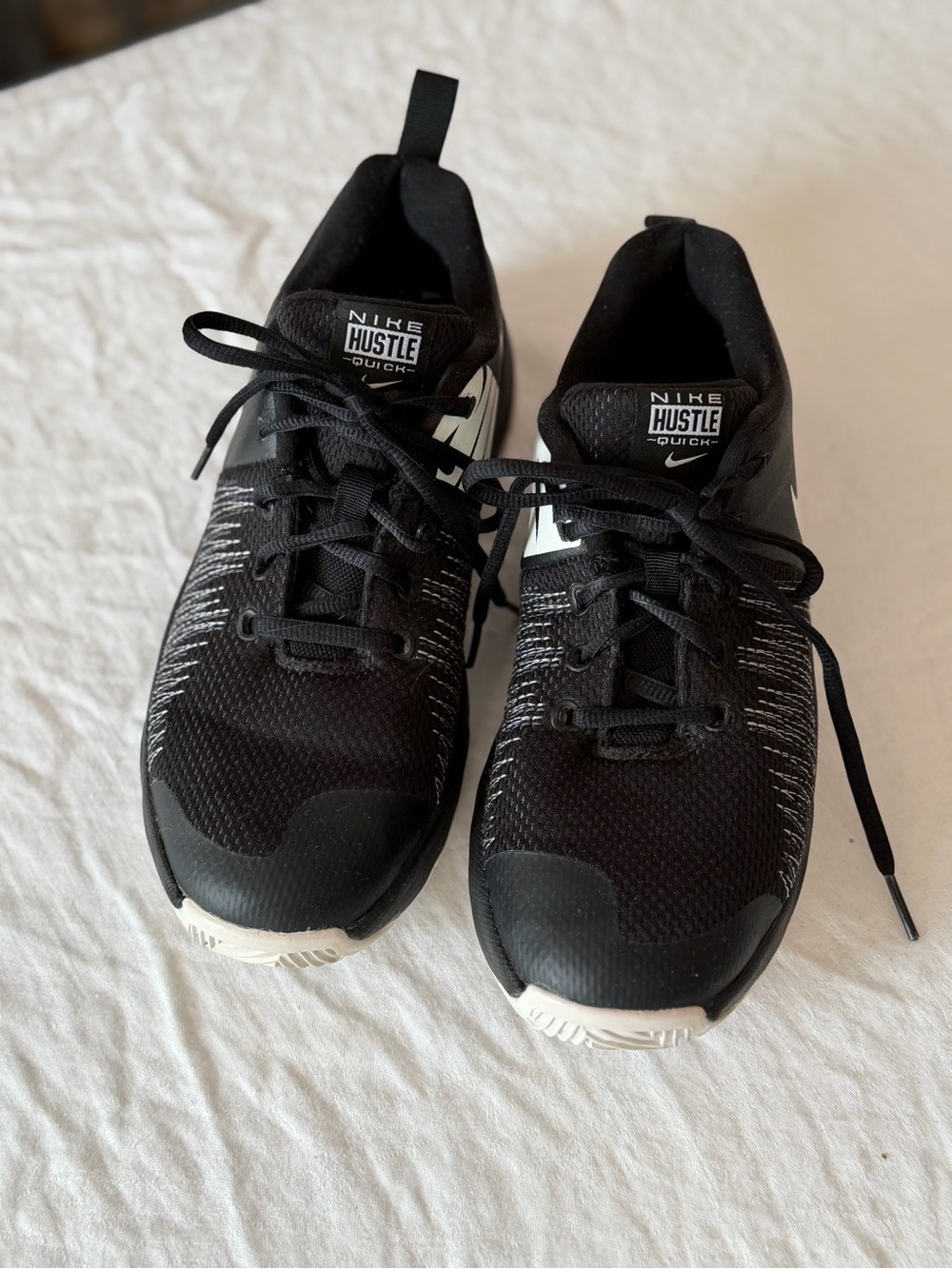 Nike Team Hustle Quick Lace Up Basketball Shoes Black/White Size 7 Youth